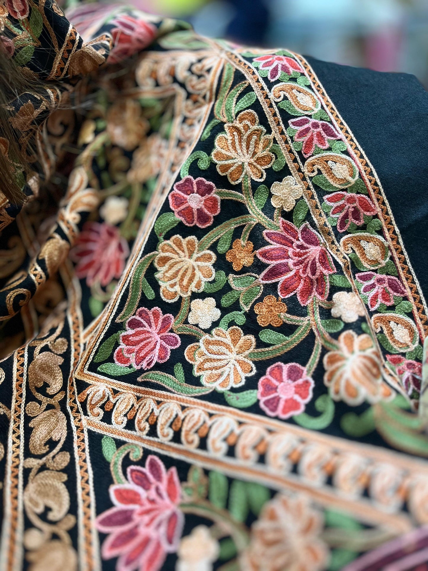 LUXE BLACK full embroidered shawl