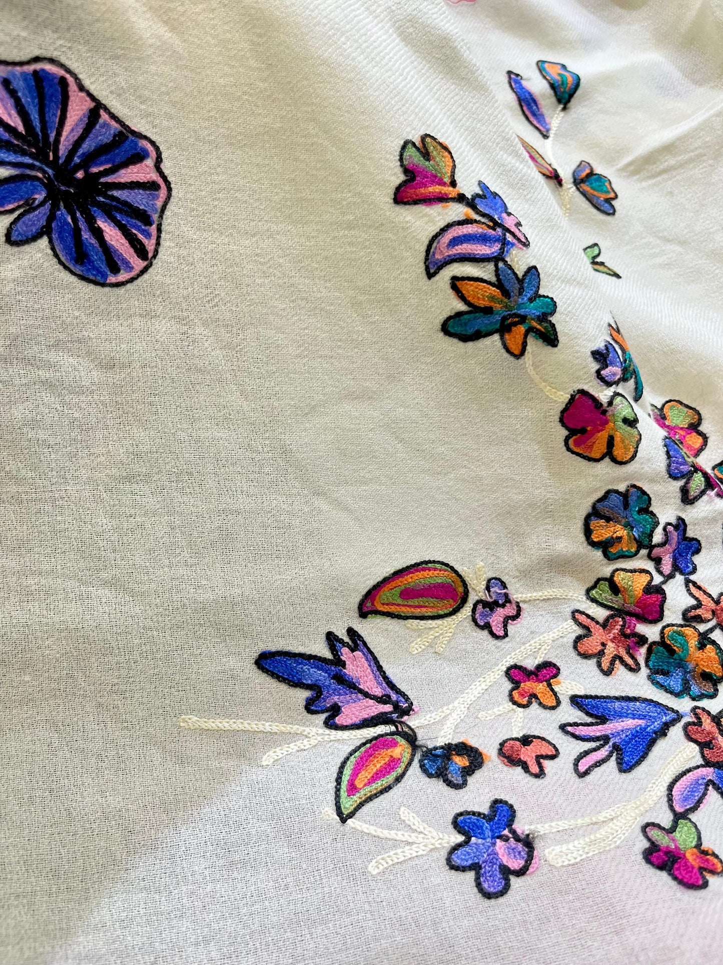 LUXURY embroidery white shawl