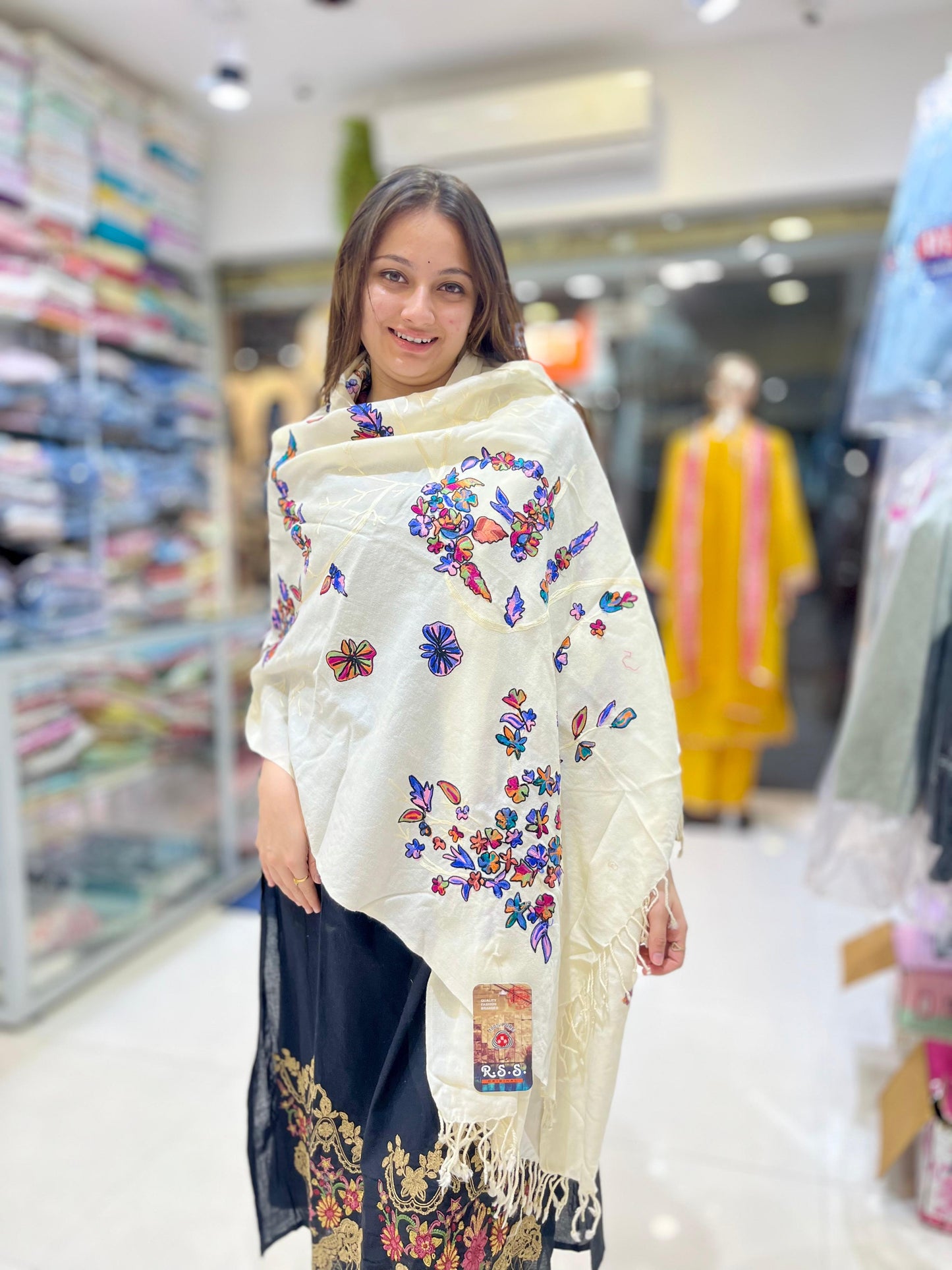 LUXURY embroidery white shawl