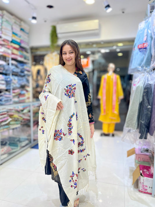 LUXURY embroidery white shawl