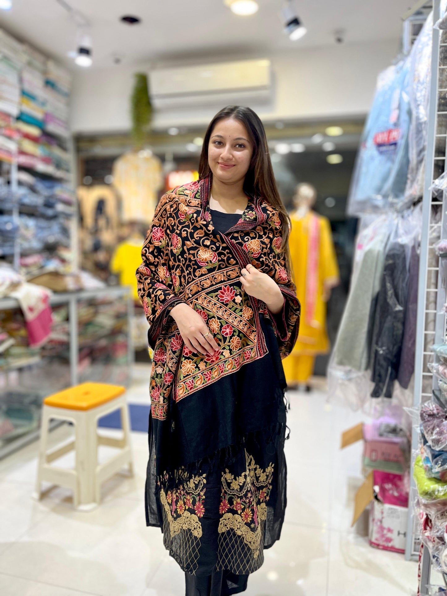 LUXE BLACK full embroidered shawl